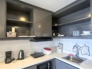 1 bedroom condo staycation Aura Suites BGC Vacation rental in Makati