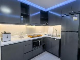 Aura Suites BGC staycation Free pool & GYM Vacation rental in Makati