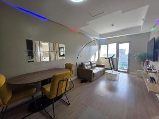 Aura Suites BGC staycation Free pool & GYM Vacation rental in Makati