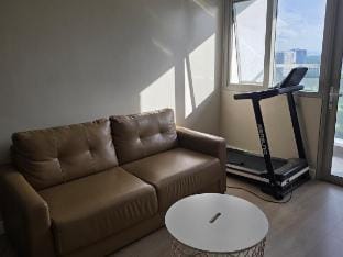 Aura Suites BGC staycation Free pool & GYM Vacation rental in Makati