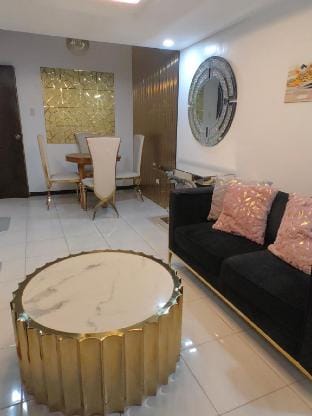 Modern Guesthouse Up & Down 36sqm House 2to4person Vacation rental in Calabarzon