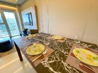 1BR Executive Suite Beside Okada & Solaire | 4pax Vacation rental in Pasay