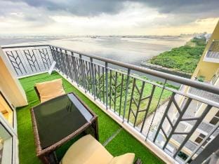 Elegant 2BR Sunset Suite | Across Okada & Solaire Vacation rental in Pasay