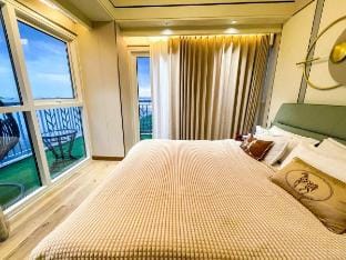 Luxury 3BR Sunset Suite | Across Okada &  Solaire Vacation rental in Pasay