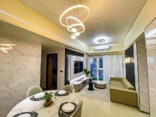 Luxury 3BR Sunset Suite | Across Okada &  Solaire Vacation rental in Pasay