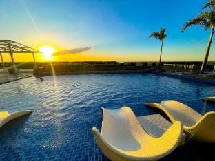 Spacious 3BR condo across Okada Manila and Solaire Vacation rental in Pasay