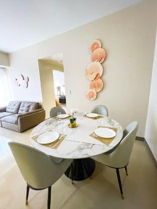 Spacious 3BR condo across Okada Manila and Solaire Vacation rental in Pasay