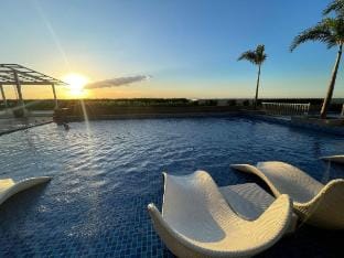 Ultimate Luxury 5BR near Okada Manila II 16pax Vacation rental in Pasay