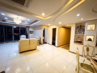 Stunning 4BR with Sunset View near Dolomite Beach Vacation rental in Manila City