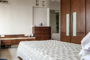 Spacious 1BD at Worli Seaface Vacation rental in Mumbai