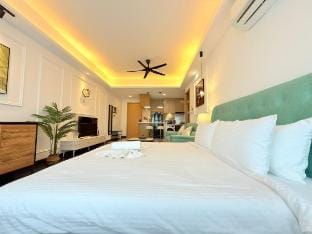 City Wave Studio Unit at R&F Seine Region By ANJU Vacation rental in Johor Bahru