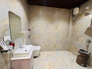 HomeEscape Elite 1BHK | Mahalaxmi Nagar | 201  Vacation rental in India