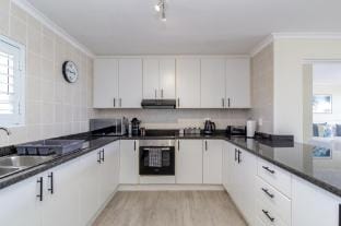 Sun and Surf at Dolphin Ridge Apartment in Cape Town