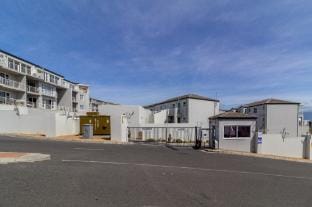 Sun and Surf at Dolphin Ridge Apartment in Cape Town