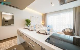 Serene Stay |Marina Views & Balcony |Metro Nearby Vacation rental in Dubai