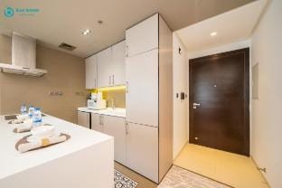 Serene Stay |Marina Views & Balcony |Metro Nearby Vacation rental in Dubai