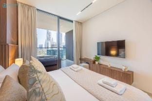 Blue Breeze |Luxury 1BR Apt with Partial Burj View Vacation rental in Dubai