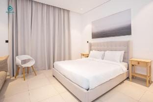 Elegant 1BR with Private Jacuzzi & Terrace in JVC Vacation rental in Dubai