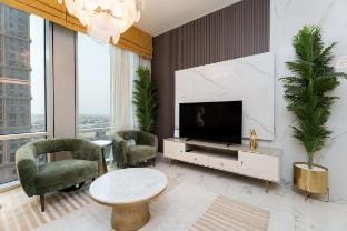 2BR Waterfront Apartment | King Beds + Ensuite | Vacation rental in Dubai