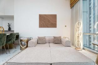 2BR Waterfront Apartment | King Beds + Ensuite | Vacation rental in Dubai