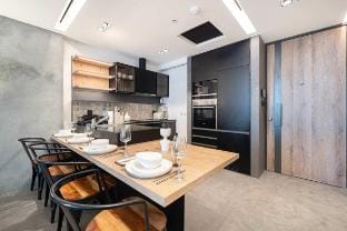 1-Bedroom Apartment with Greenery & City Views Vacation rental in Dubai
