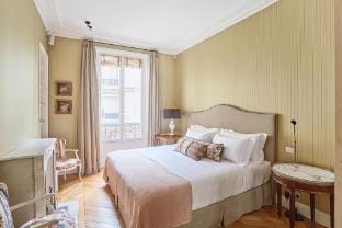 Appartement  louer rue du Vieux Colombier, Paris 6me Apartment in Paris