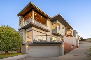 Designer Luxury 3BRD - Epic Views - South Perth Vacation rental in Perth