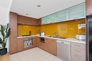 BDR + Parking on Beaufort Street Apartment in Perth