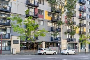 Modern 2BR | Pool, Gym, Parking Apartment in Perth