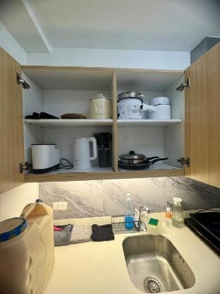 Stylish & Fully Furnished Studio Vacation rental in Quezon City