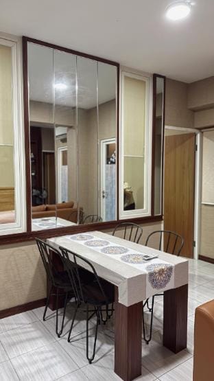 Apartemen Puncak Dharmahusada 3BR with cozy living Vacation rental in Surabaya