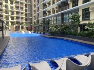Airport Home Base Trips  Getaways 3pax balcony 6g Apartment in Pasay