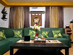 202 | Taguig 2BR Home Near BGC/NAIA | Up to 10 Pax Vacation rental in Taguig