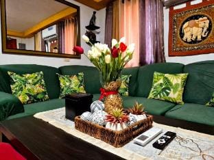 202 | Taguig 2BR Home Near BGC/NAIA | Up to 10 Pax Vacation rental in Taguig