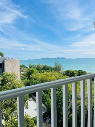 Grand Florida Beachfront Pattaya Apartment in Pattaya City