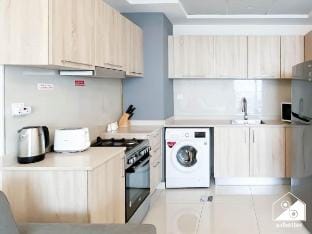 Gorgeous Studio with balcony | Business Bay Vacation rental in Dubai
