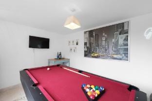 Stylish 4 Bedroom, 2.5-Bath Home in Borehamwood Vacation rental in London