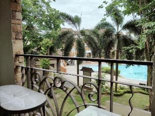 Condo Oasis with Balcony •King Size Bed  Vacation rental in Davao City