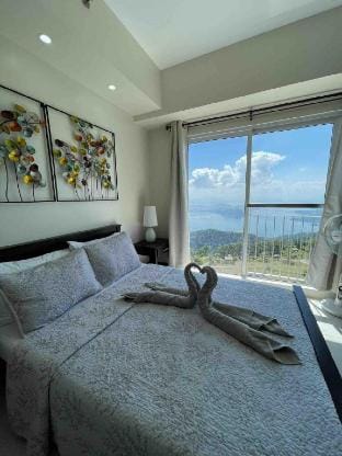 Enjoy The Breeze and Scenery from the 20th Floor! Apartment in Tagaytay