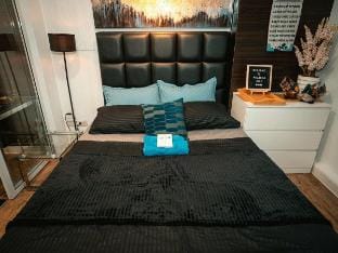 Palmora Stay at Azure Vacation rental in Paranaque