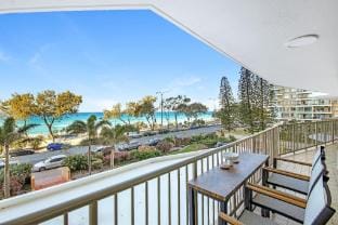 The Ocean Arcade, Views, Games & Vibes Apartment in Surfers Paradise