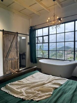 Sunset view w private bathtub Vacation rental in Dalat