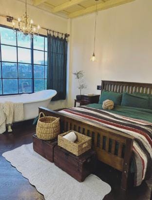 Sunset view w private bathtub Vacation rental in Dalat