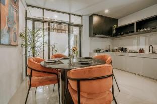NEW! Enzio 5 – 2BR Loft in Pererenan Villa in North Kuta