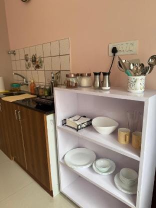 Quite & cozy 1RK + Lounge room w/ work space, terrace, fast wifi Vacation rental in Bengaluru