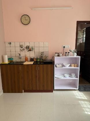 Quite & cozy 1RK + Lounge room w/ work space, terrace, fast wifi Vacation rental in Bengaluru