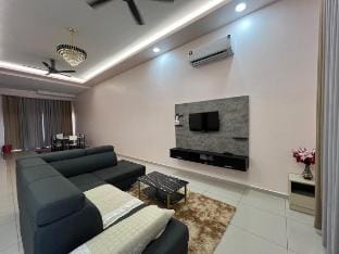 Safiya Homestay SP Saujana(4Room-4bathrm-5aircond) Vacation rental in Kedah
