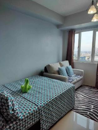 Cozy Studio Unit in Quezon City with Private Pool and City Views Apartment in Quezon City