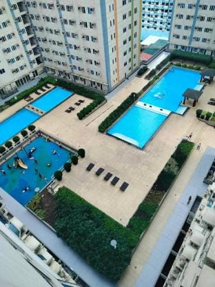 Cozy Studio Unit in Quezon City with Private Pool and City Views Apartment in Quezon City