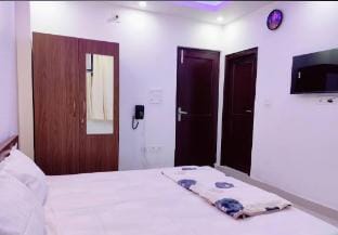 Le Mirage Guest House Apartment in New Delhi